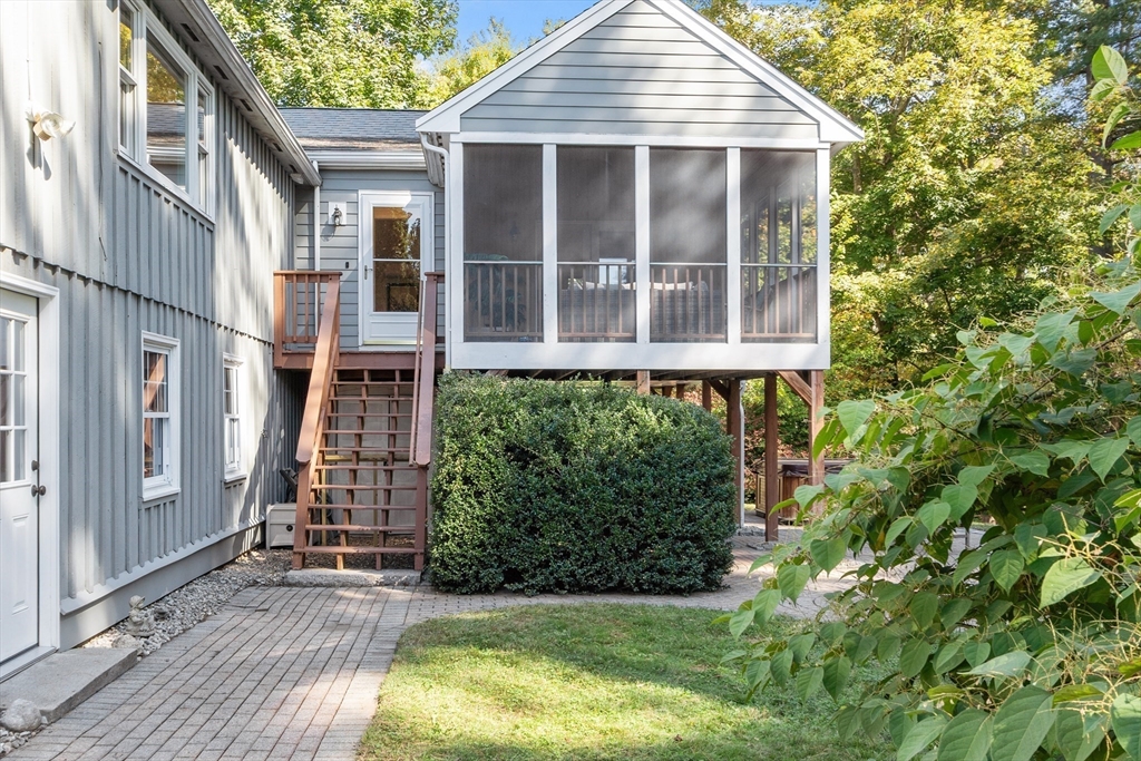31 Mohawk Dr