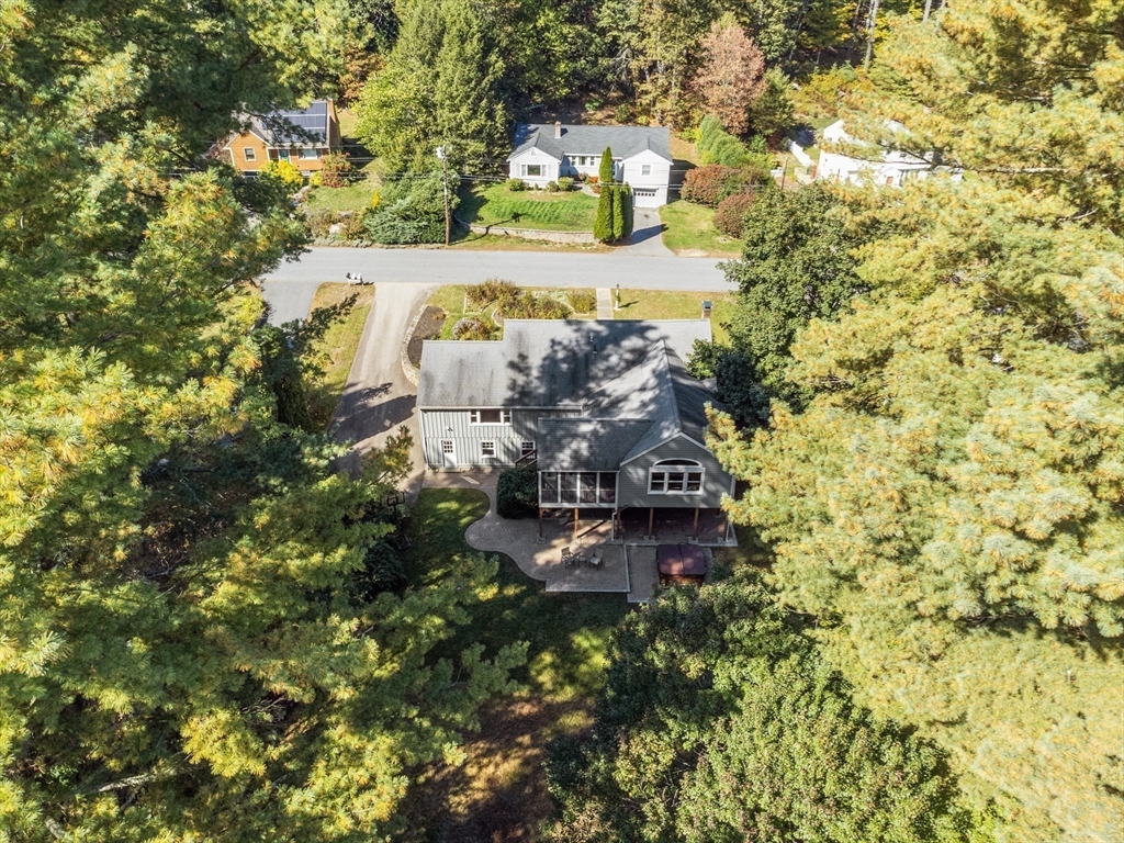 31 Mohawk Dr