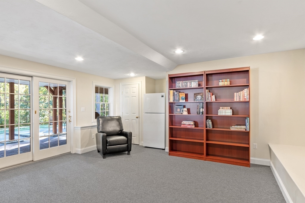 31 Mohawk Dr