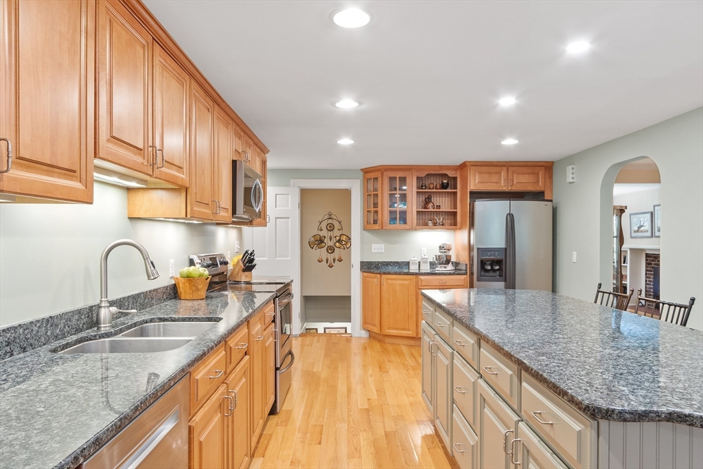 31 Mohawk Dr