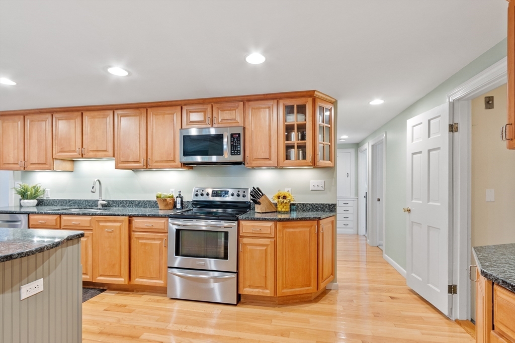 31 Mohawk Dr