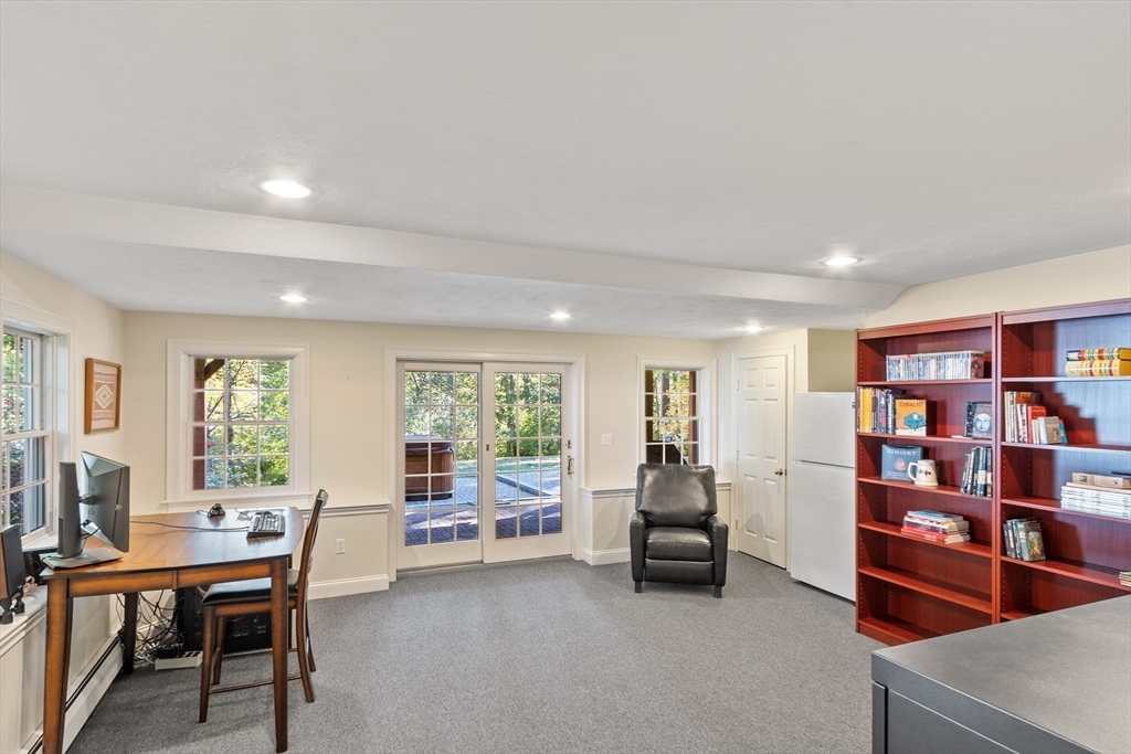 31 Mohawk Dr