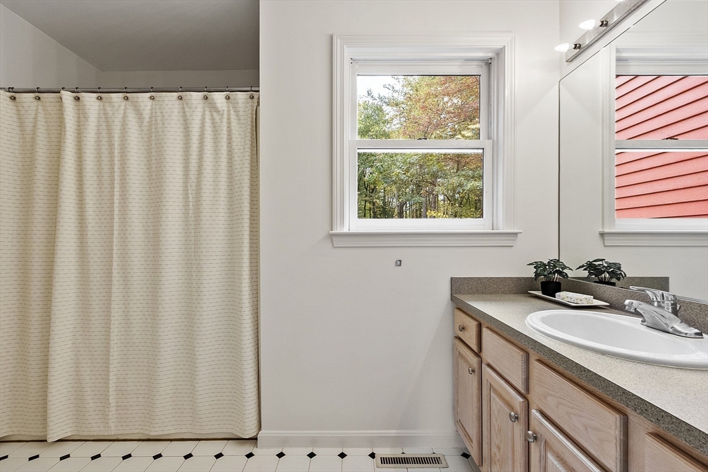 26 Overlook Dr, Acton