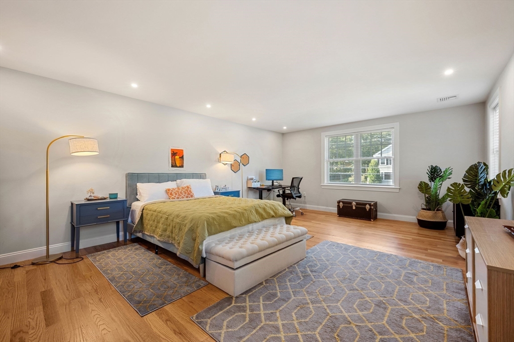 41 Peach Orchard Rd, Burlington