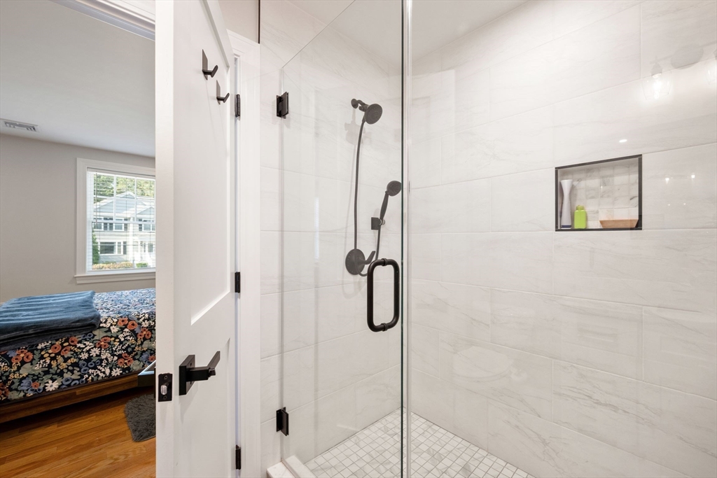 41 Peach Orchard Rd, Burlington