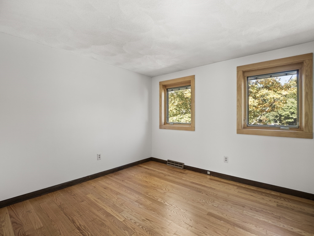 8 Boyds Ln