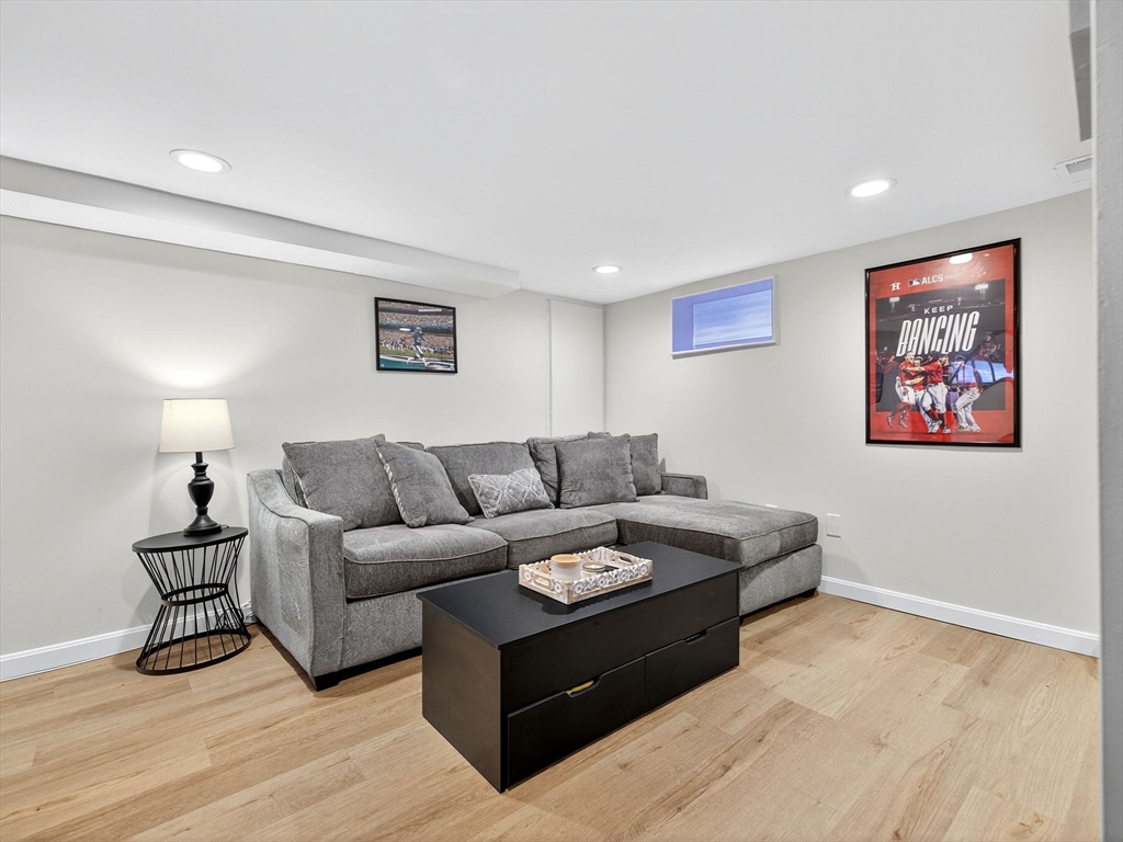 303 Pleasant St