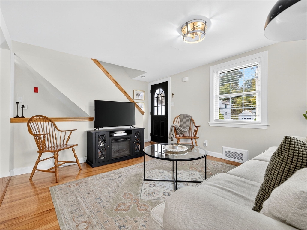303 Pleasant St
