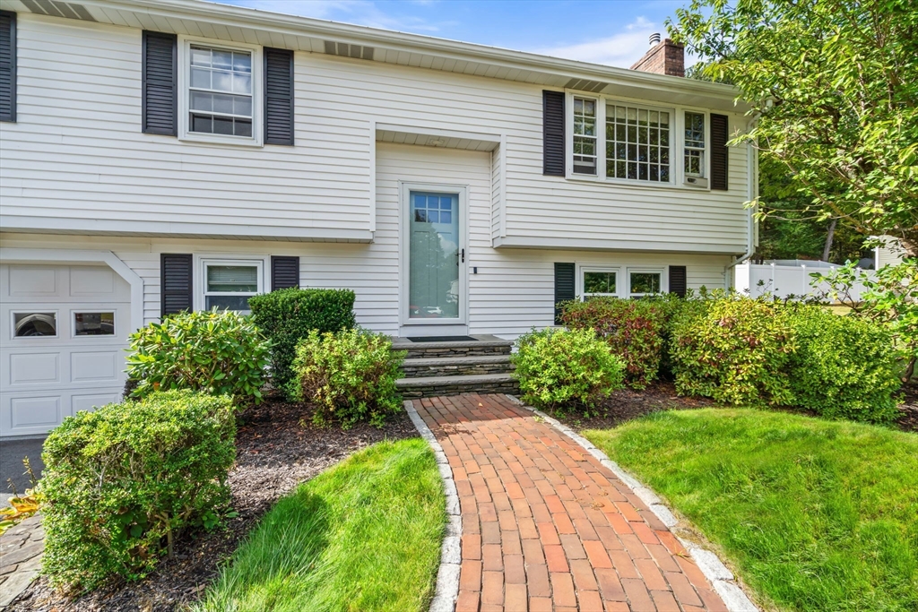 12 Patti Ln, Maynard