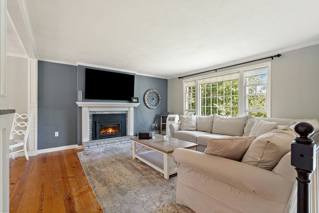 12 Patti Ln, Maynard