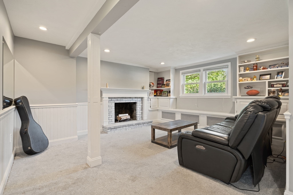 12 Patti Ln, Maynard