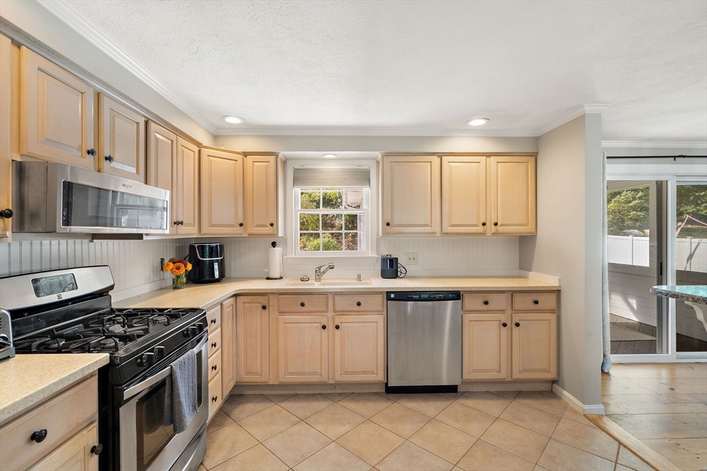 12 Patti Ln, Maynard