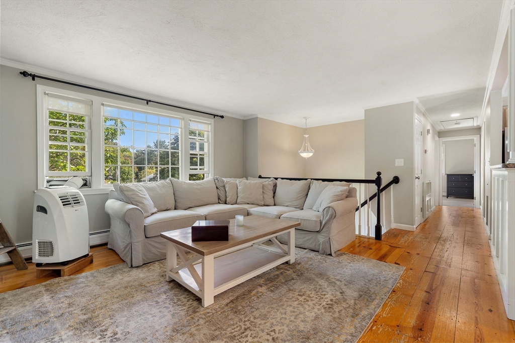 12 Patti Ln, Maynard