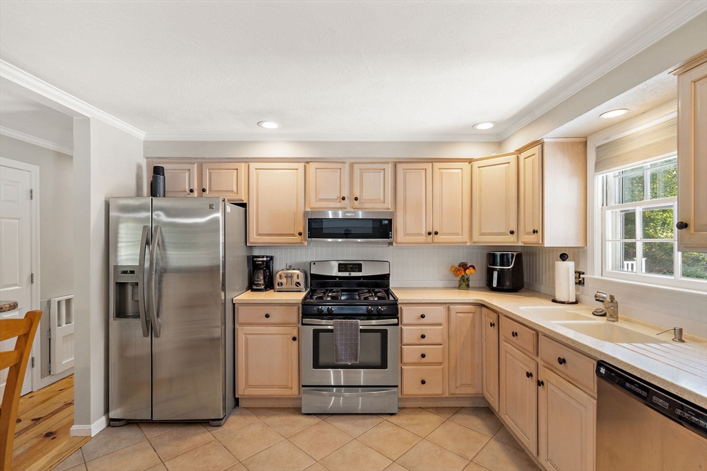 12 Patti Ln, Maynard