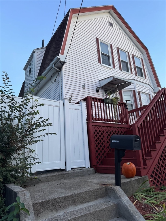 99 Florence St