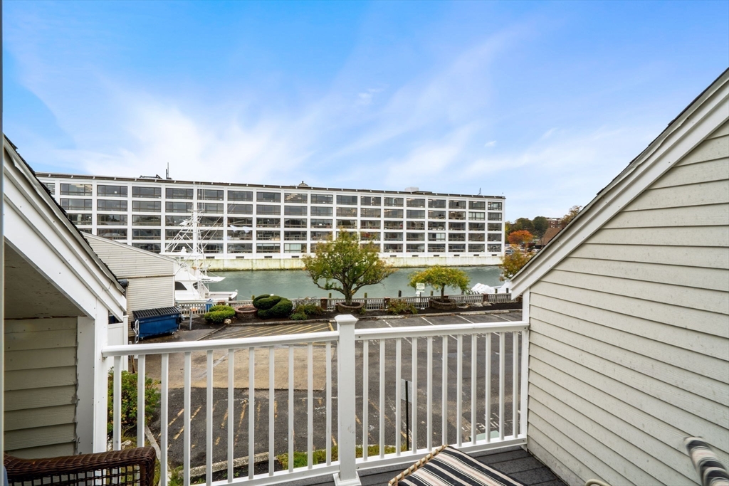 90 Wharf St # L10