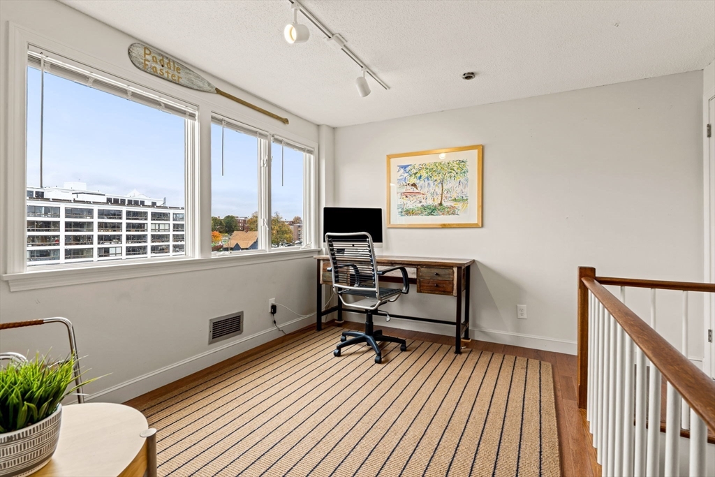 90 Wharf St # L10