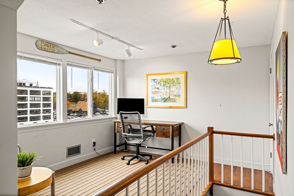 90 Wharf St # L10