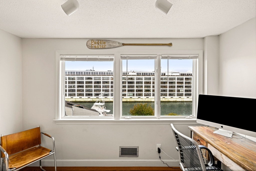 90 Wharf St # L10