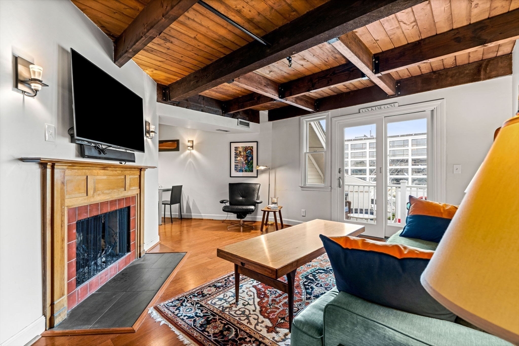 90 Wharf St # L10