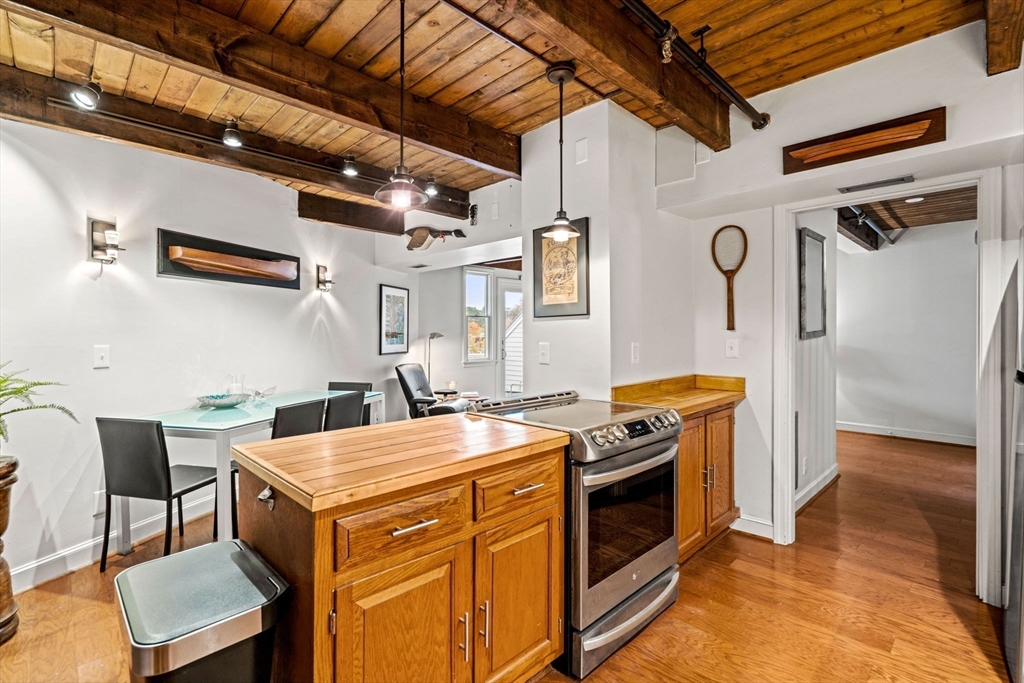 90 Wharf St # L10