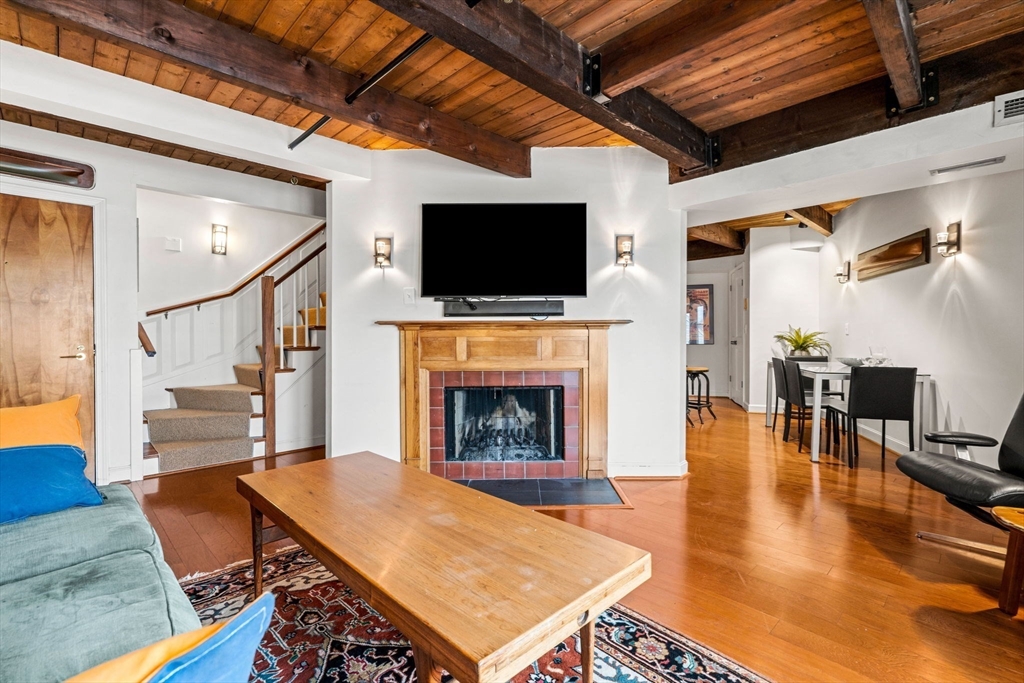 90 Wharf St # L10