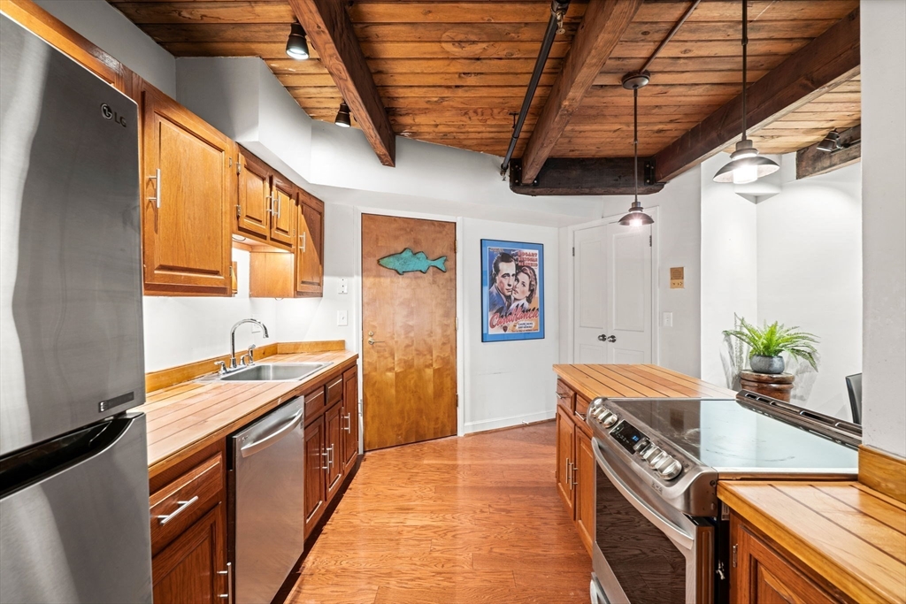 90 Wharf St # L10