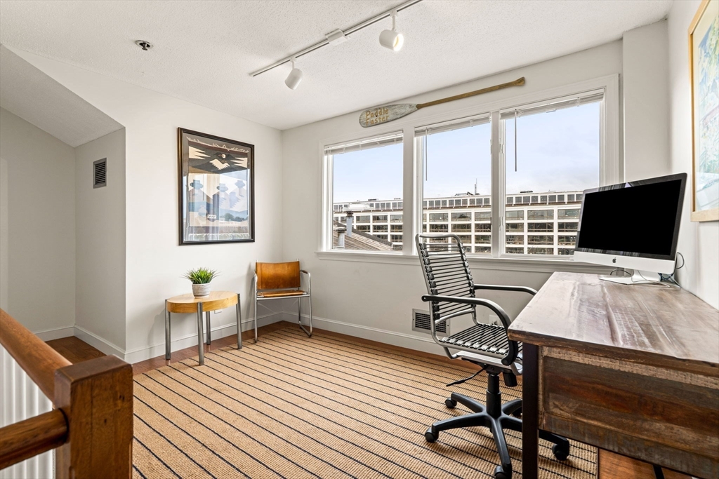 90 Wharf St # L10