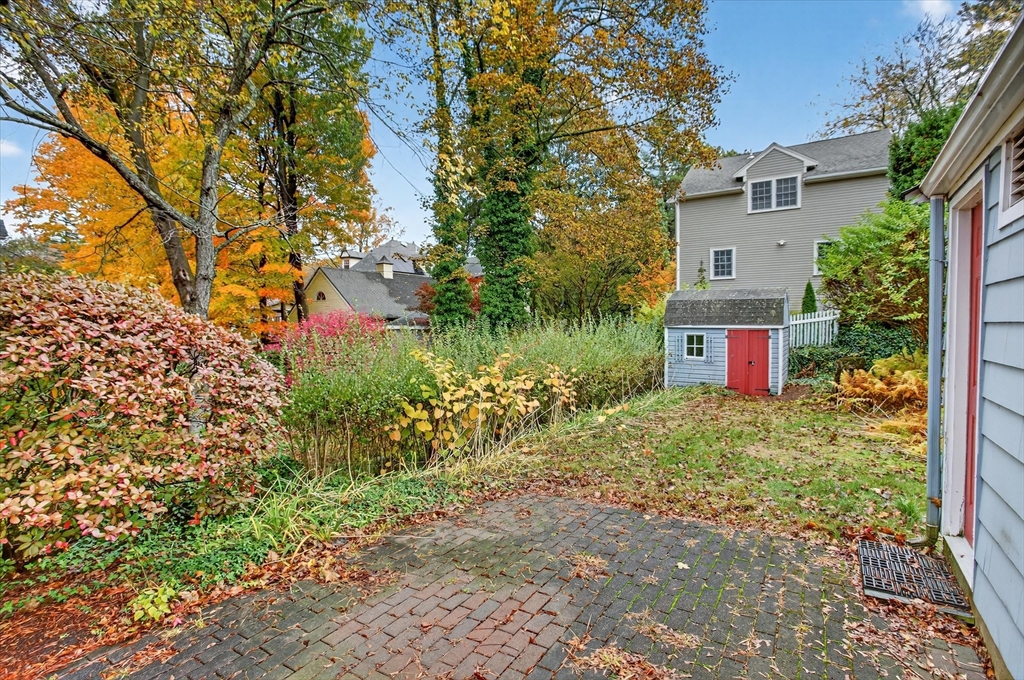 102 Hillcrest Pkwy