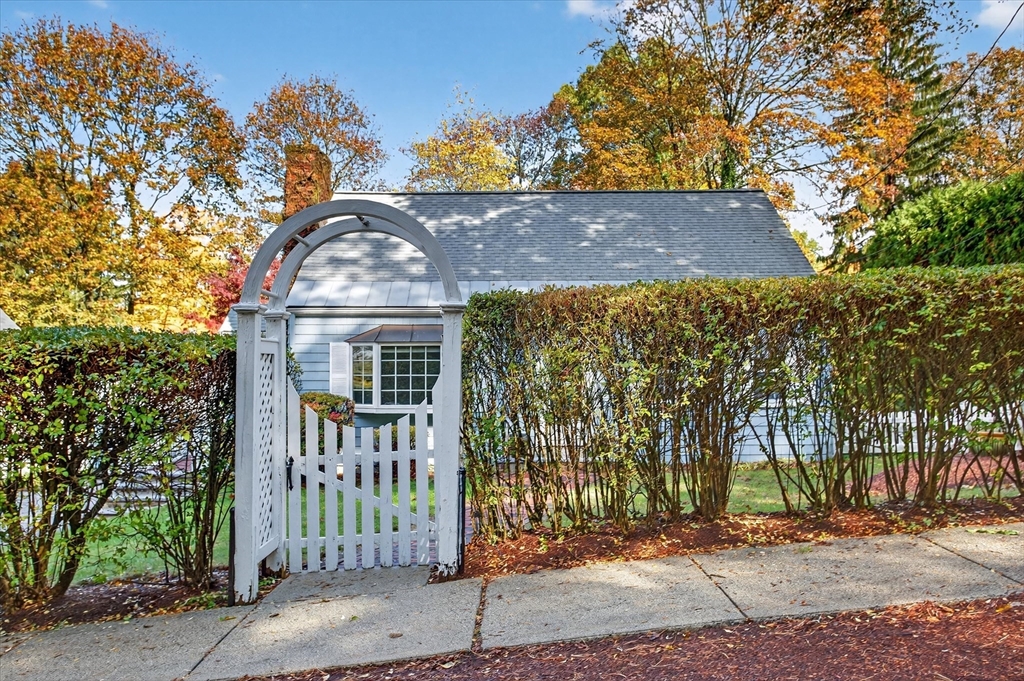 102 Hillcrest Pkwy