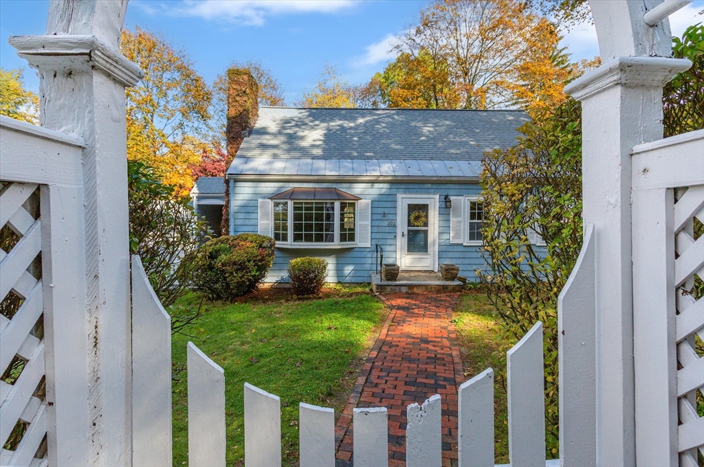 102 Hillcrest Pkwy