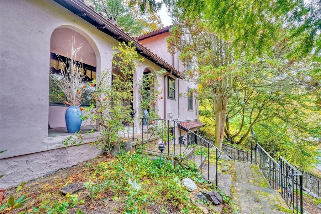 446 Highland Ave