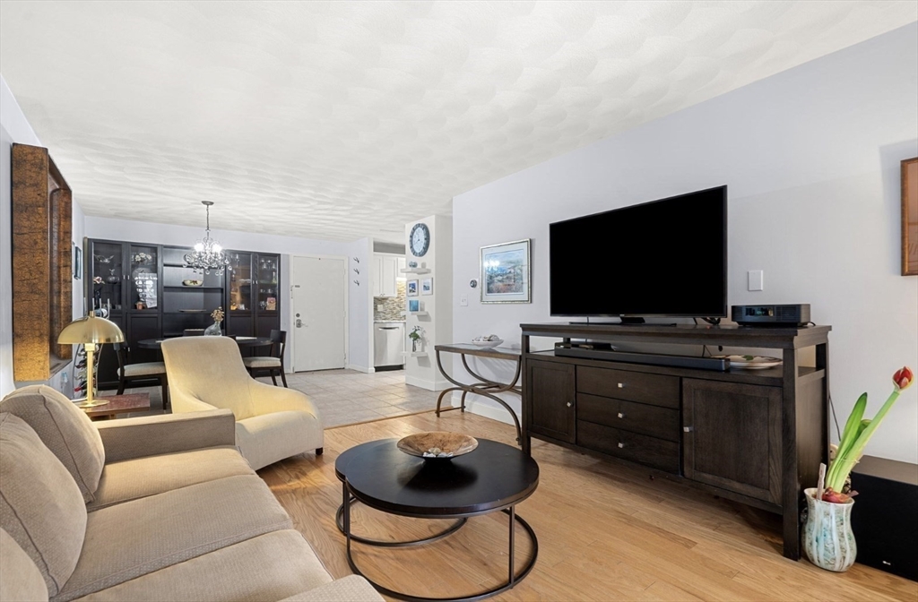 7 Greenbriar Dr # 304