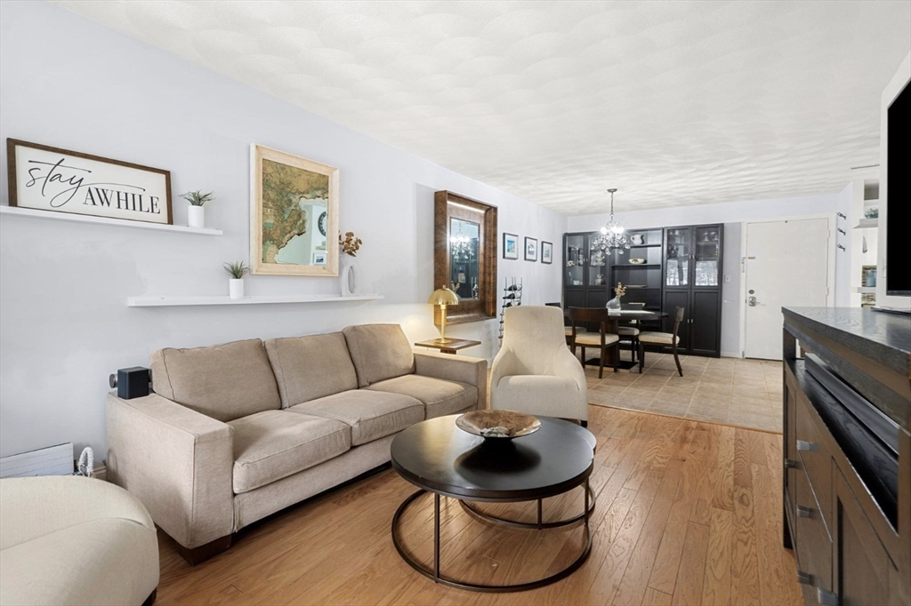 7 Greenbriar Dr # 304