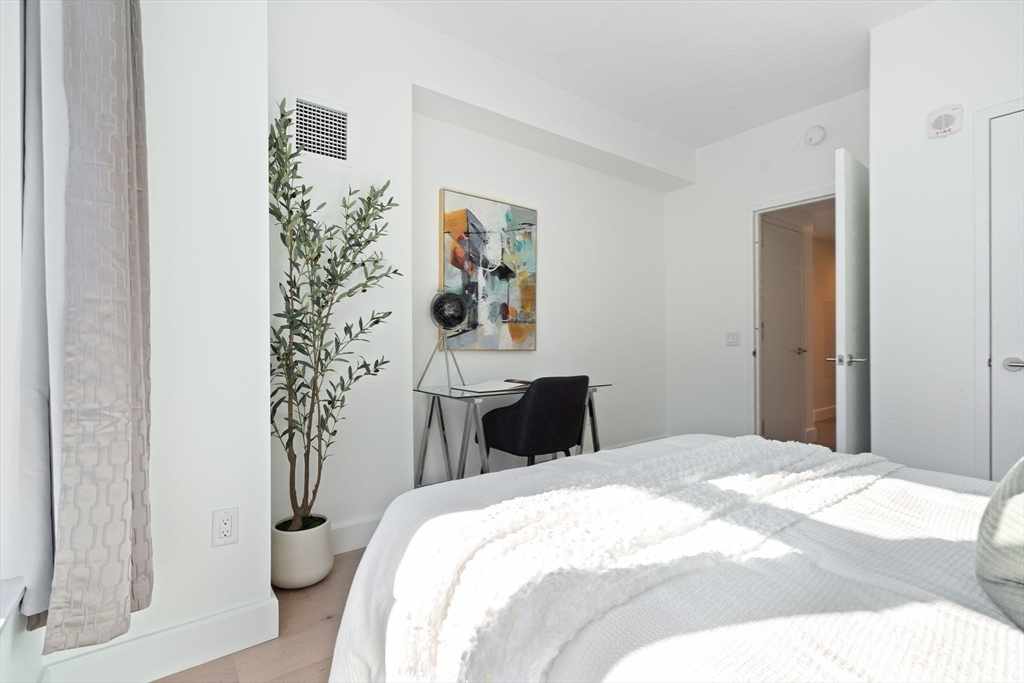 100 Lovejoy Wharf # 1B Unit: PH 1B