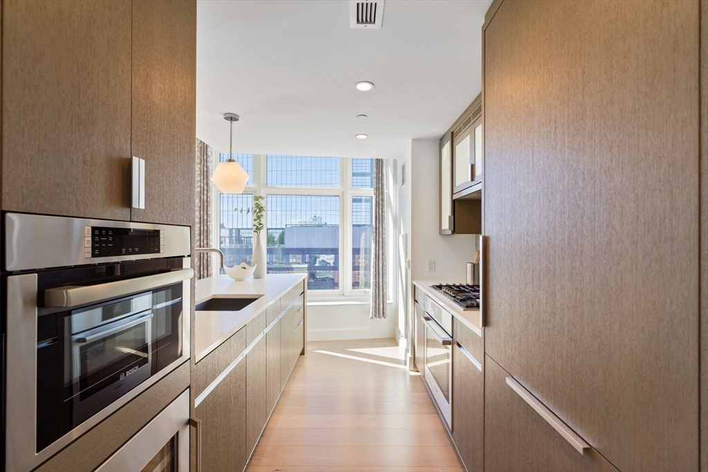 100 Lovejoy Wharf # 1B Unit: PH 1B
