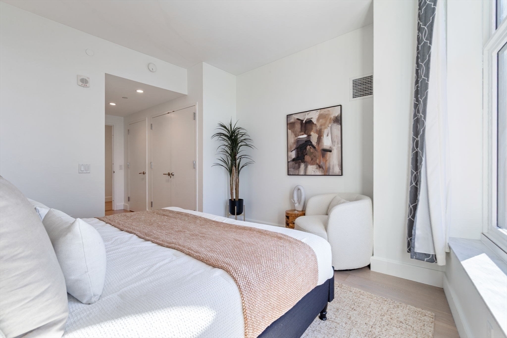 100 Lovejoy Wharf # 1B Unit: PH 1B