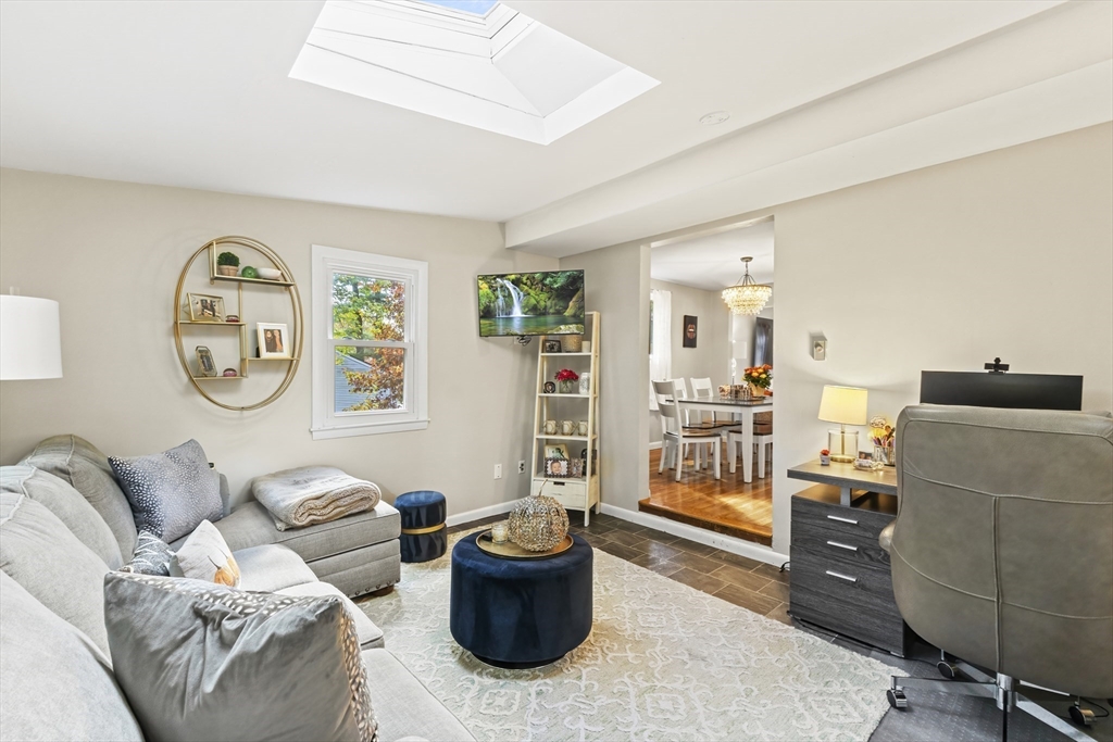 6 Tall Tree Rd