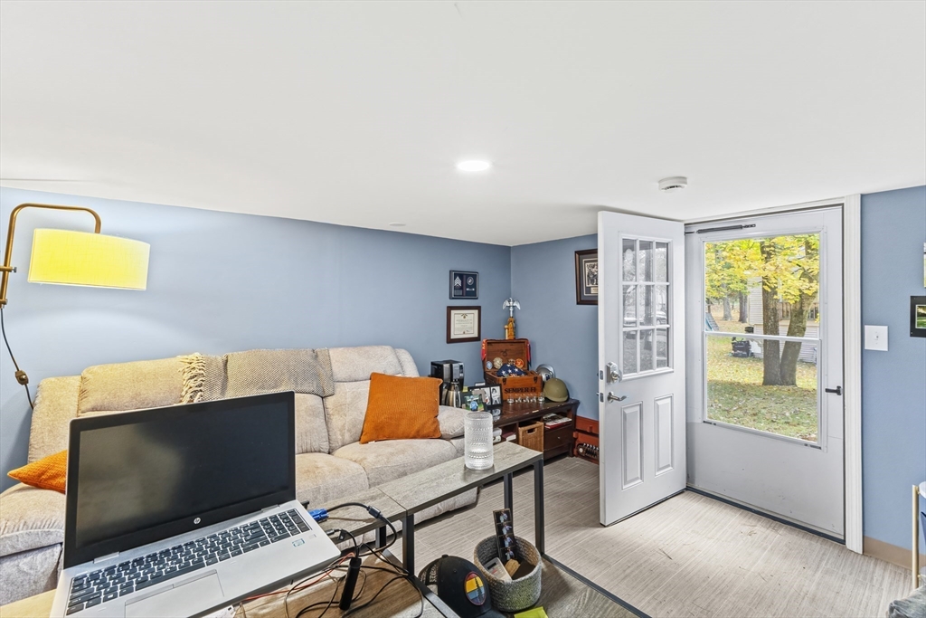6 Tall Tree Rd