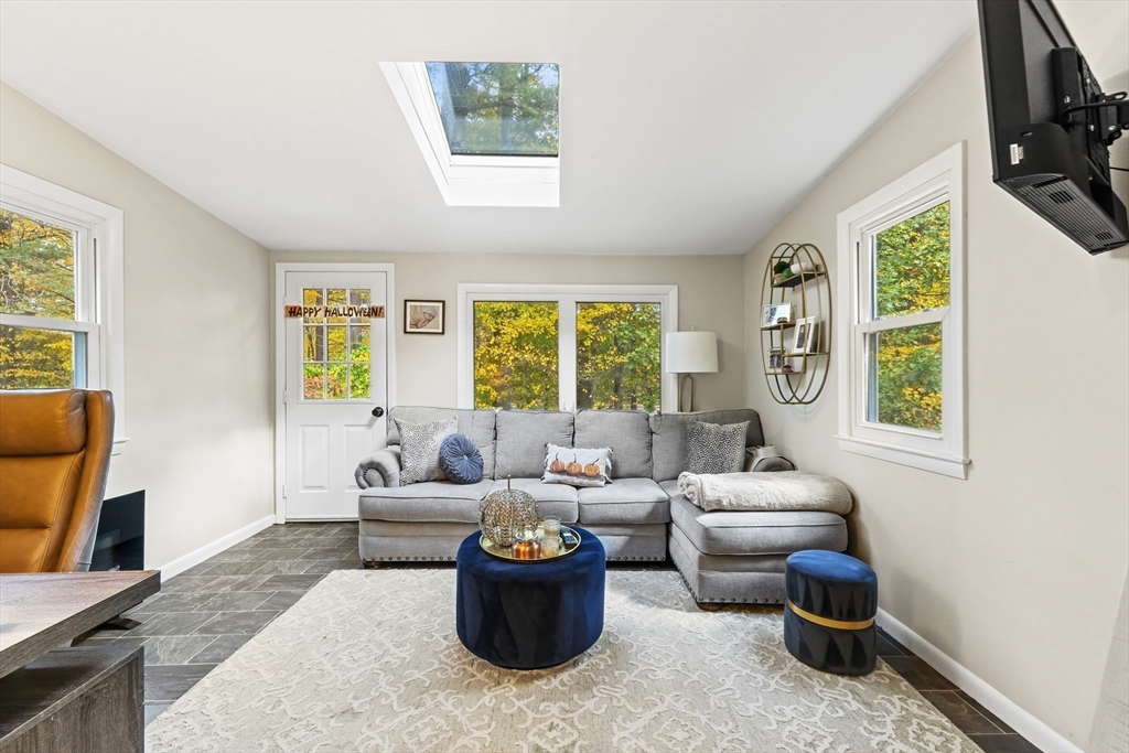 6 Tall Tree Rd
