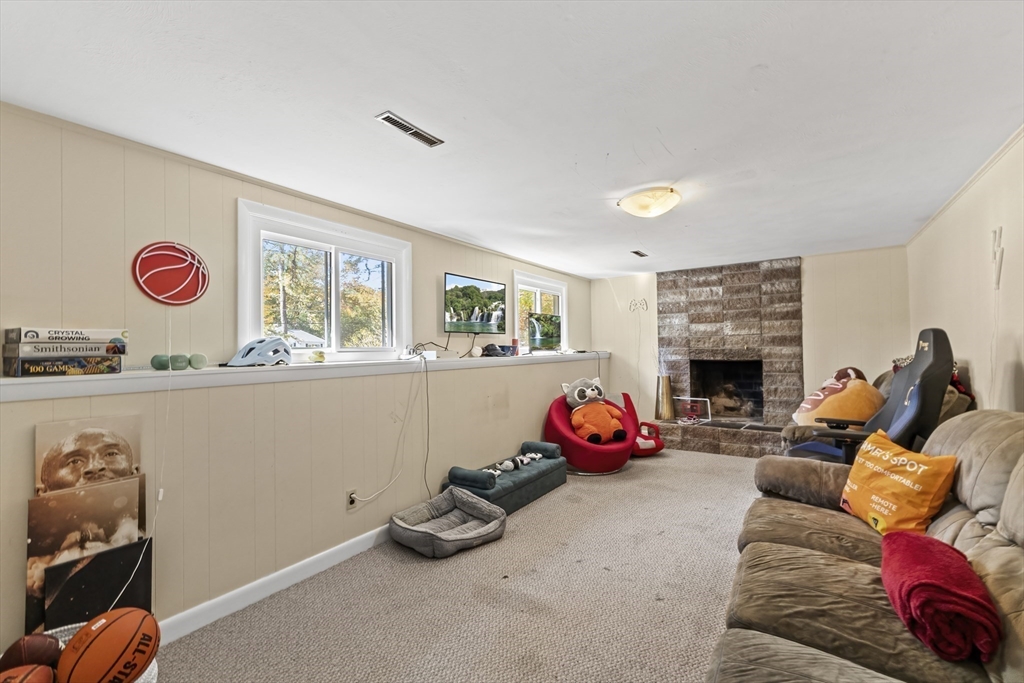 6 Tall Tree Rd