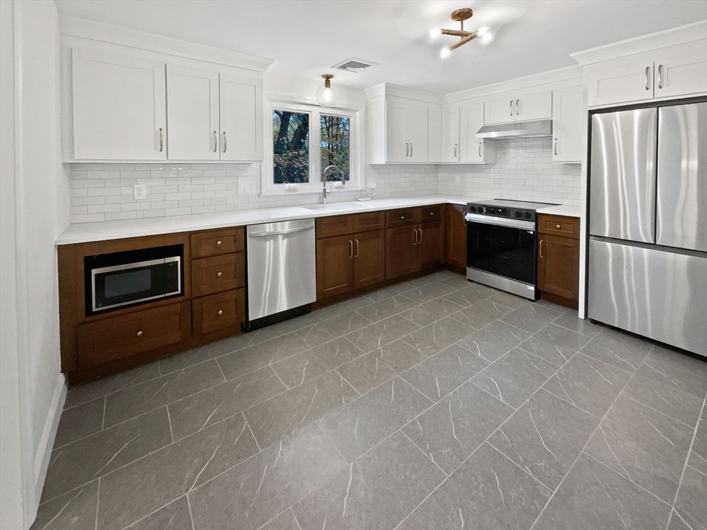 26 Berkshire Dr
