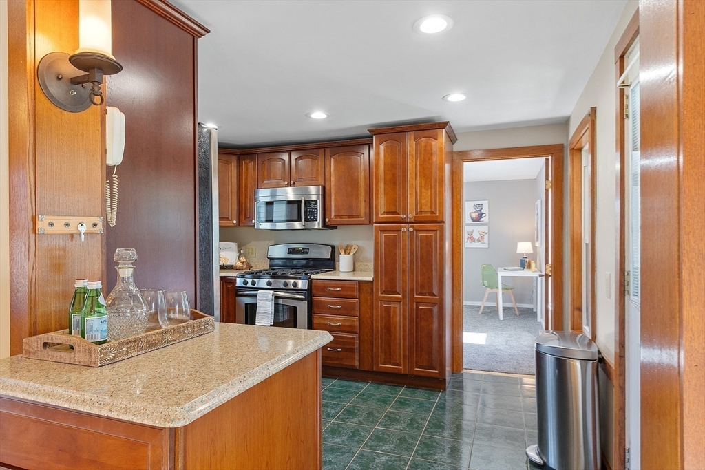 7 Groton Harvard Rd