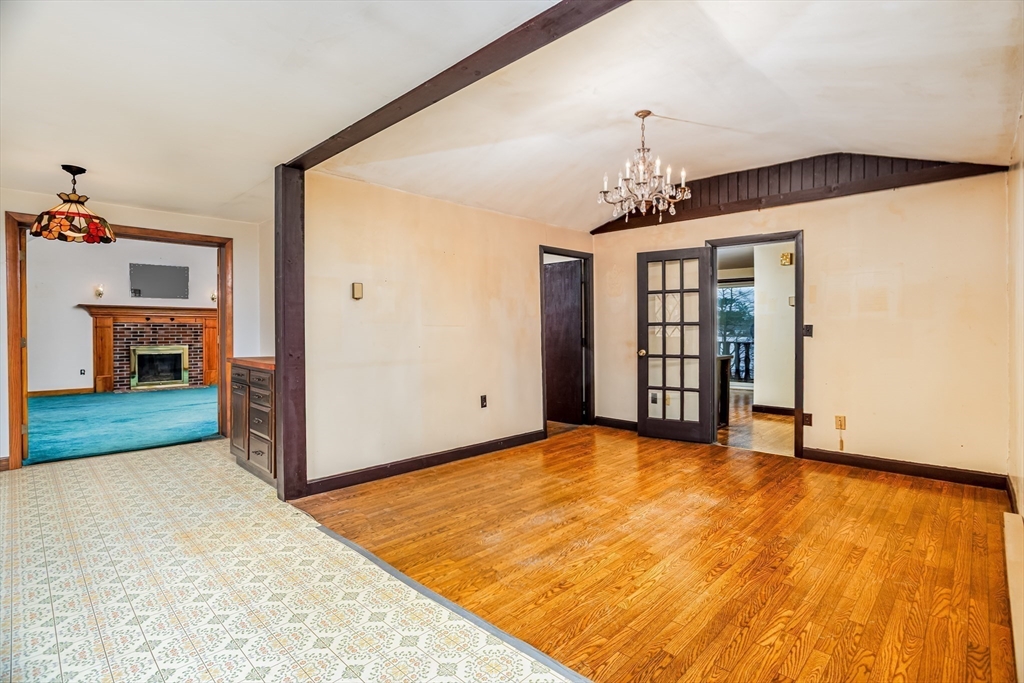 6 Mountain View Avenue