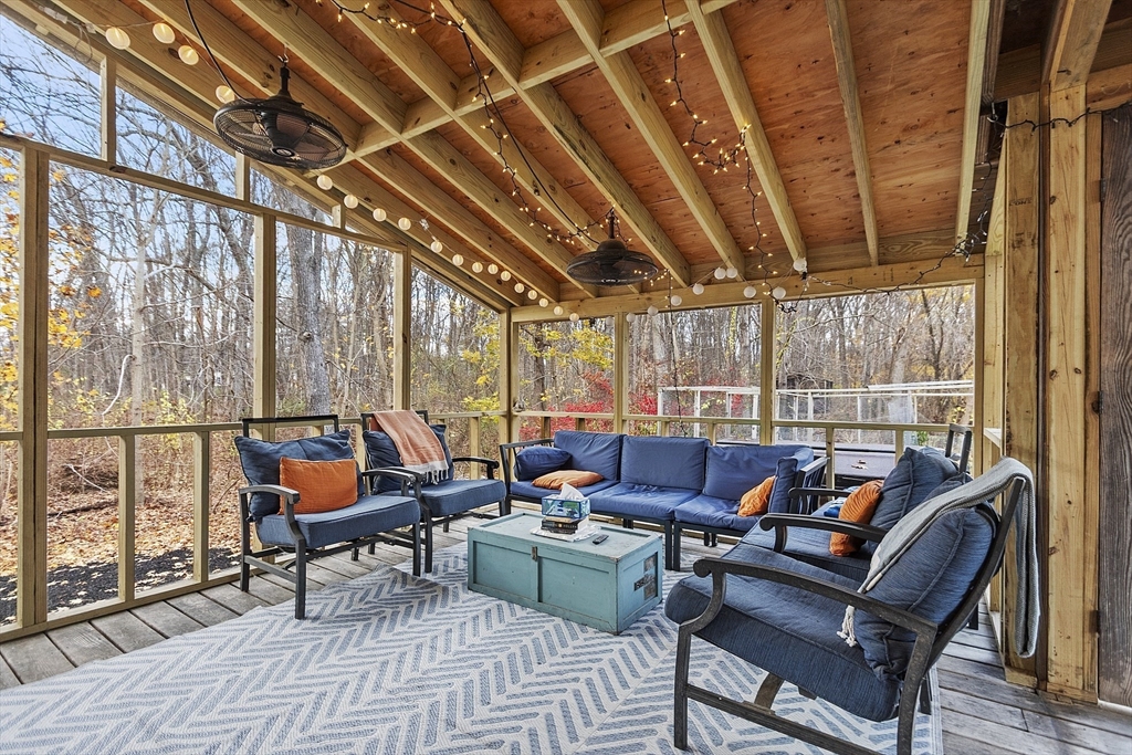 16 Fletcher Ln
