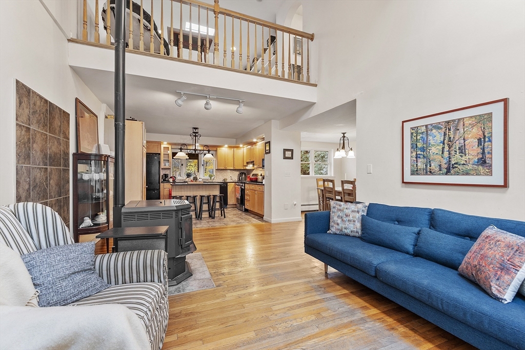 16 Fletcher Ln