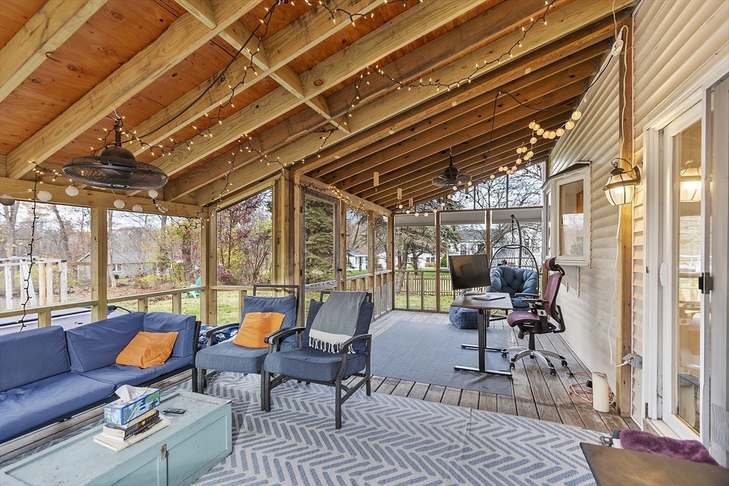 16 Fletcher Ln