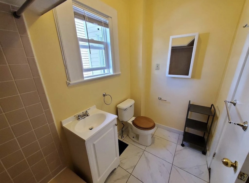 32 Claremon St # 1