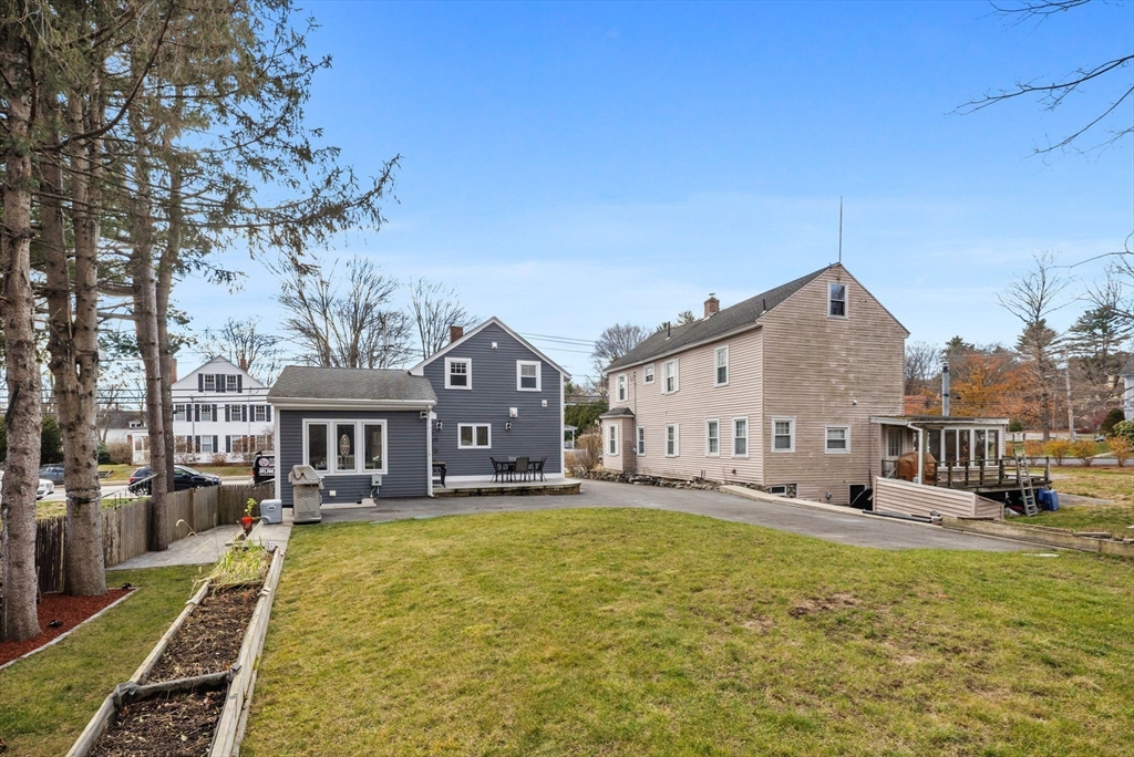 725 Main St