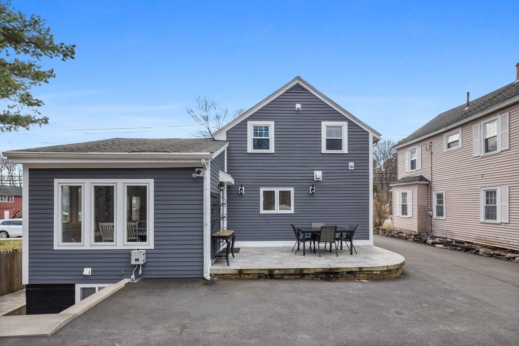 725 Main St
